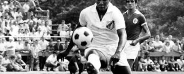 Pelé em ação pelo Santos
