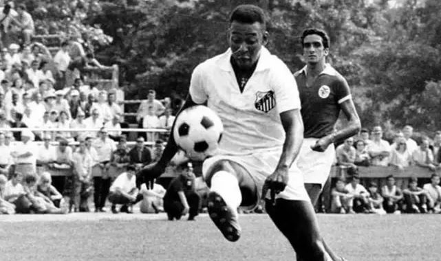 Pelé em ação pelo Santos